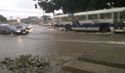 Caos en San Pedro Sula a causa de las lluvias