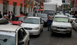Pese a multas, continúa irrespeto vial en el centro