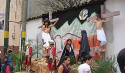 El mundo recuerda el Camino de la Cruz