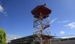 Falla en la torre de control obligó desvío
