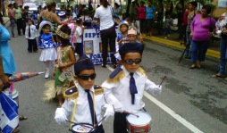 Escolares inician fiesta de Independencia