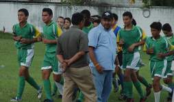 Ricardo Charly Zúñiga donde pone el ojo hay un futbolista