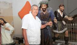 Don Raúl Acosta: 'Enterré a 125 muertos por el sida”