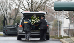 Newtown le dice adiós a los más pequeños de la masacre