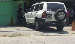 Balacera deja dos muertos y un herido frente a clínica sampedrana