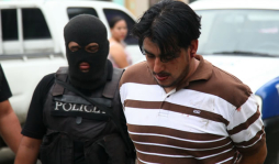 Envían a la prisión a supuesto jefe de banda