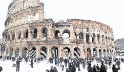 La nieve daña al Coliseo Romano