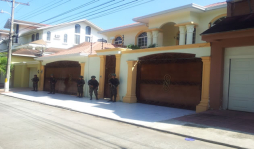 Decomisan en bodega 12 vehículos con caletas en San Pedro Sula