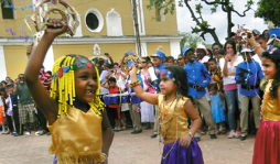 Claman por la paz en desfiles por el 190 aniversario de independencia