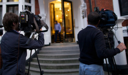 Julian Assange se refugia en embajada de Ecuador en Londres