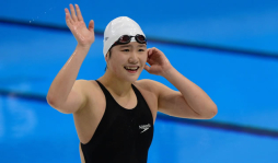 La china Ye Shiwen suma otro oro y récord olímpico