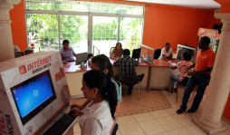Instalan fibra óptica para mejorar servicio