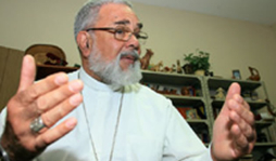 Congreso condecorará al obispo Emiliani