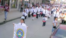 Escolares celebran con ánimo día de la bandera