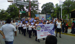 Escolares marchan en San Pedro Sula