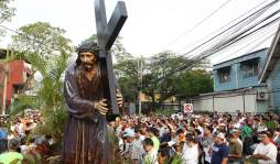 'Ayúdanos a no crucificar nuestra casa”: Cardenal Rodríguez