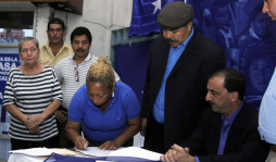 José Jaar firma acta para desarrollar mercados en San Pedro Sula