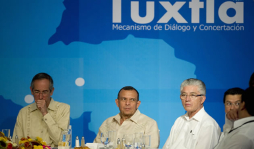 CA y México firman acuerdo para ampliar TLC