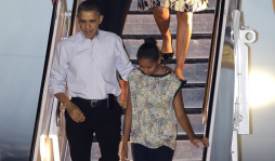 Los Obama llegan a Hawai para celebrar Navidad