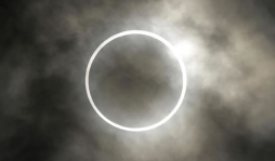 Eclipse anular de sol impresiona en Tokio