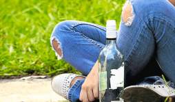 Adolescentes hondureños a merced del alcohol y las drogas