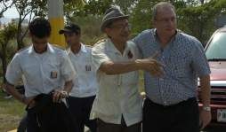 Juan José Reyes, el docente que venció a la adversidad