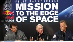 Baumgartner intentará romper la barrera del sonido con caída libre