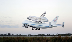El Discovery llega a museo de Washington