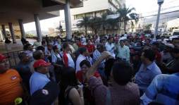 Atrasan el pago de febrero a maestros