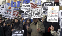 Banca española paralizará los desahucios por dos años