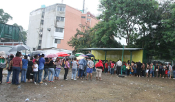 Sol y lluvia soportan por el bono 10 Mil