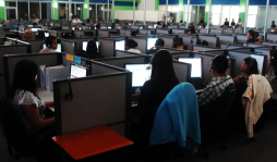Call center busca 1,200 plazas más
