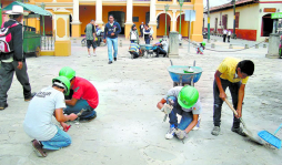Estudiantes remozan el casco histórico