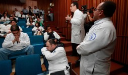 Médicos finalizan huelga en hospital Escuela de Tegucigalpa