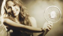 Thalía estrena su cd, 'Habítame siempre”