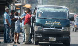 'Subí a ocho buses y solo dos me dieron la rebaja al pasaje”