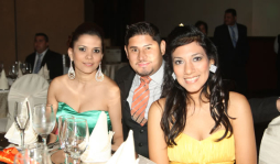 Celebran por su amor