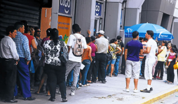 Abarrotadas agencias de Tigo por registro de líneas