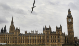 Se inclina Big Ben similar a la Torre de Pisa