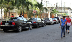 Vuelven las temidas grúas a levantar carros en San Pedro Sula