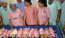 Presunto parto de 11 hijos en India se extiende por Internet