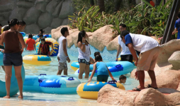 Sampedranos gozan a lo grande en balnearios