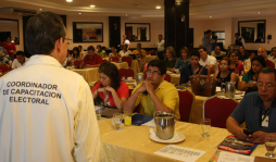 Periodistas conocen dinámica electoral