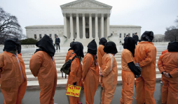 Cadena humana por los 10 años de la cárcel de Guantánamo