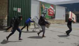 Dos fallecidos y 300 detenidos por saqueos