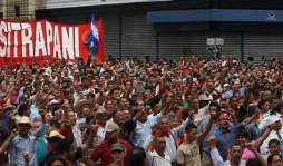 Mil maestros a punto de ser despedidos