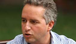 'La cura de la pobreza es el empleo”: Ricardo Álvarez