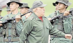 Chávez receta jugoso aumento salarial a las Fuerzas Armadas
