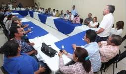 'Me ofrecen el Congreso para que ceda mi candidatura”