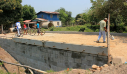 Más de 800 limeños aún se alumbran con candil